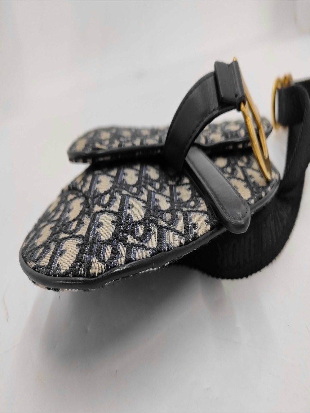 Christian Dior Black and Beige Saddle Crossbody/ Belt Bag with Gold D Charm - Picture 4 of 11